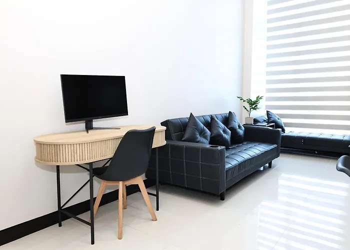 Mactan Newton Retreat Wifi Hot Water Smart Tv アパートホテル